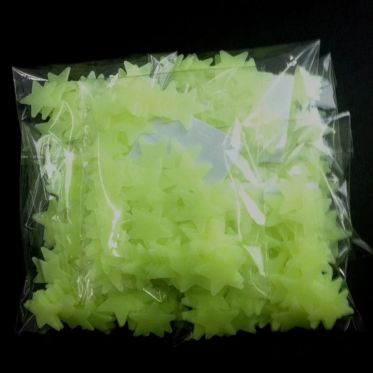 Διακόσμηση ταβανιού παιδικού δωματίου με φωτεινά αστεράκια Διακόσμηση παιδικού δωματίου με φωσφορίζοντα αστεράκια