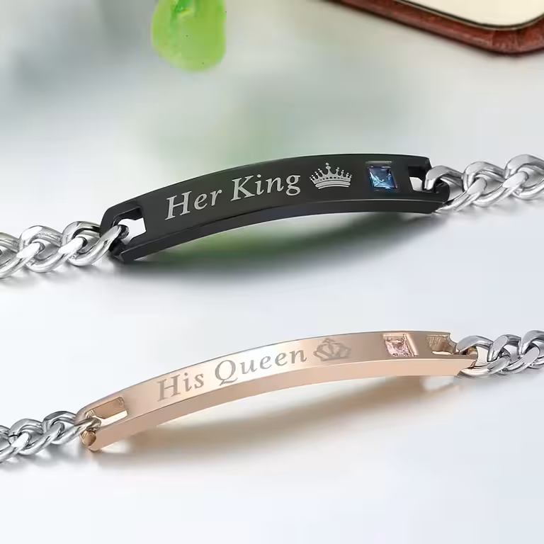 Σετ 2 Βραχιόλια Ζευγαριού Her King & His Queen – Ανοξείδωτο Χαλύβδι Gravable για Ερωτευμένους, Αυτός και Εκείνη