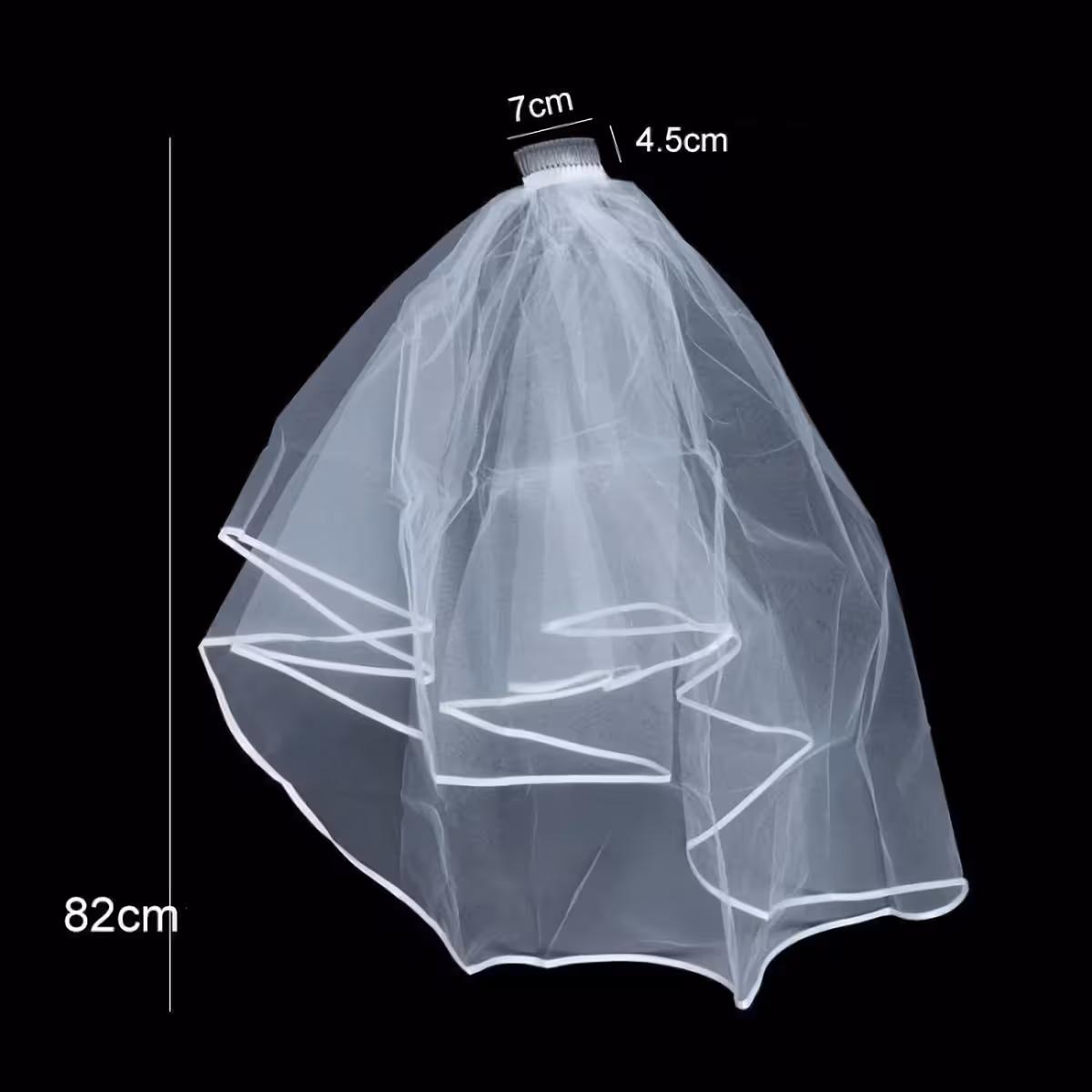 Πέπλο νύφης με μέσο μήκος, στερεωμένο με άνετο χτένισμα