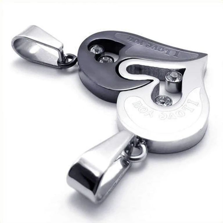 Ασημένια και μαύρα μενταγιόν καρδιά για ζευγάρια Μενταγιόν καρδιά σε ασημί και μαύρο χρώμα για ζευγάρια