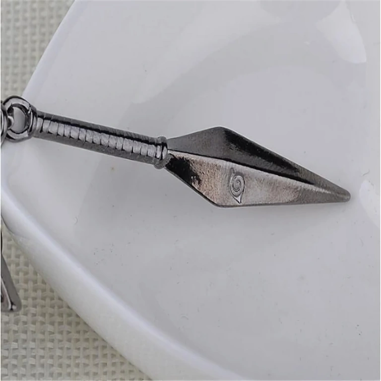 Μεταλλικό μενταγιόν Kunai με δερμάτινη αλυσίδα