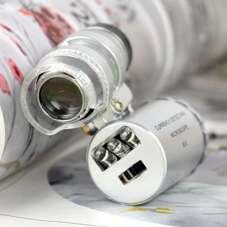 Συμπαγές φορητό μικροσκόπιο με LED και UV φως για λεπτομερή επιθεώρηση