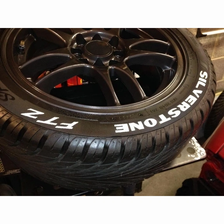 Μόνιμος λευκός μαρκαδόρος γρήγορου στεγνώματος για καθαρή γραφή