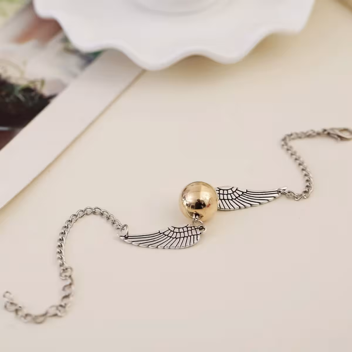 Βραχιόλι με γοητεία Snitch – τέλειο δώρο για φαν του Harry Potter