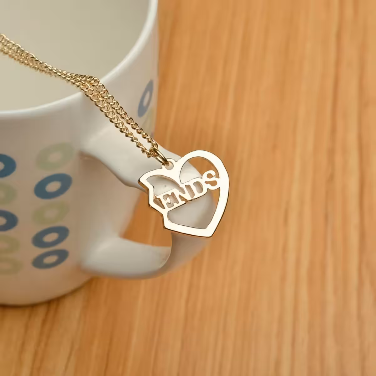 Τρία χρυσά κολιέ για καλοί φίλοι – κρεμαστά καρδιά