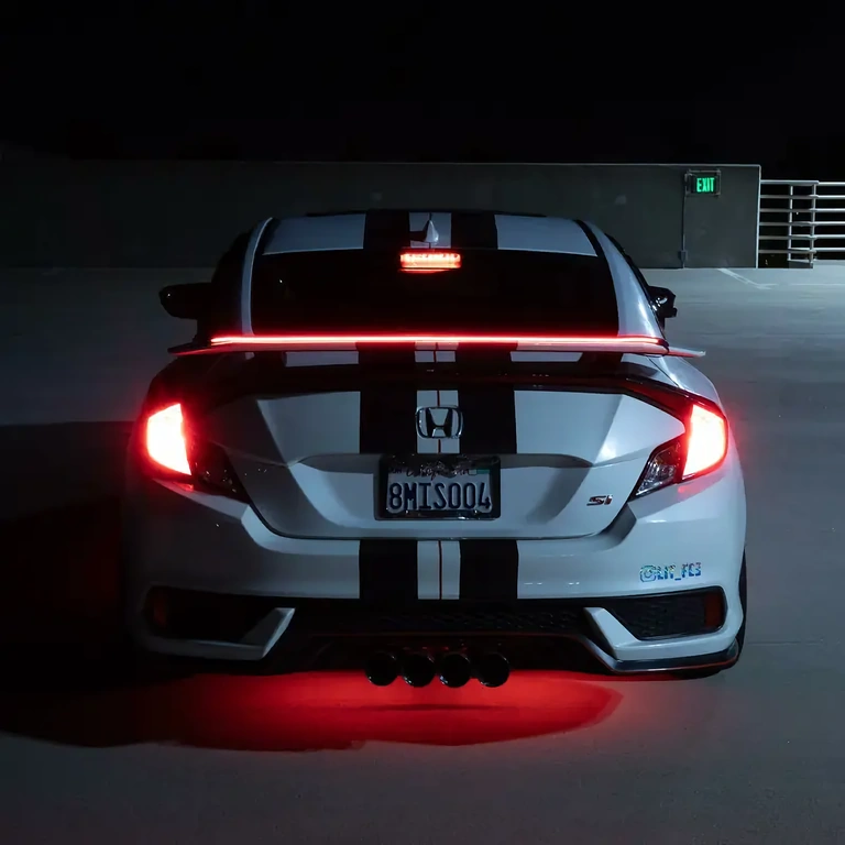 Spoiler πορτμπαγκάζ με LED ταινία και ενσωματωμένο φως