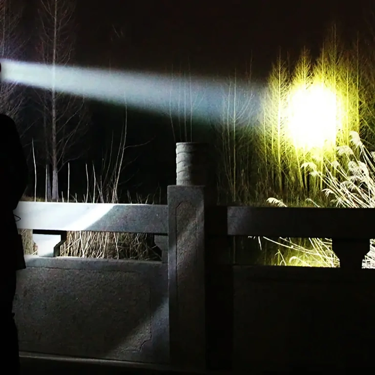 LED φακός εξωτερικού χώρου, αδιάβροχος με μπαταρία