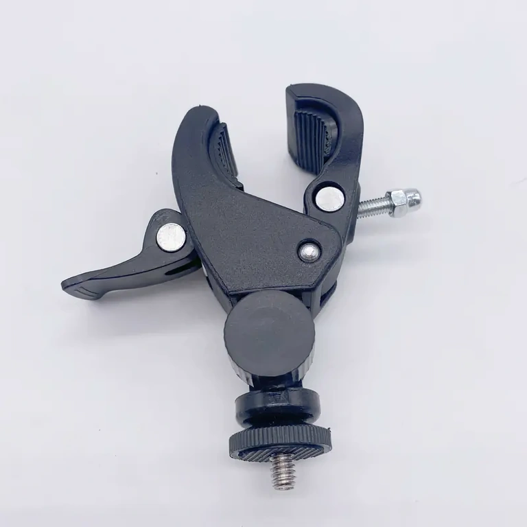 Ασφαλής στερέωση βάσης κάμερας Ασφαλής στερέωση κάμερας στο τιμόνι για δυναμικές περιπέτειες