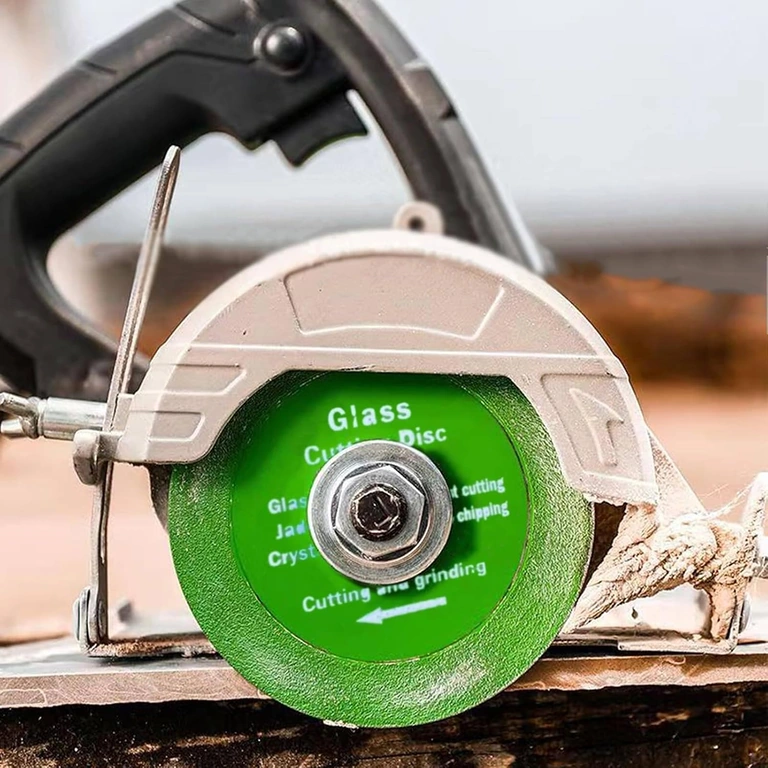 Συμβατός με γωνιακό τροχό Ο δίσκος τοποθετημένος σε κανονικό γωνιακό τροχό