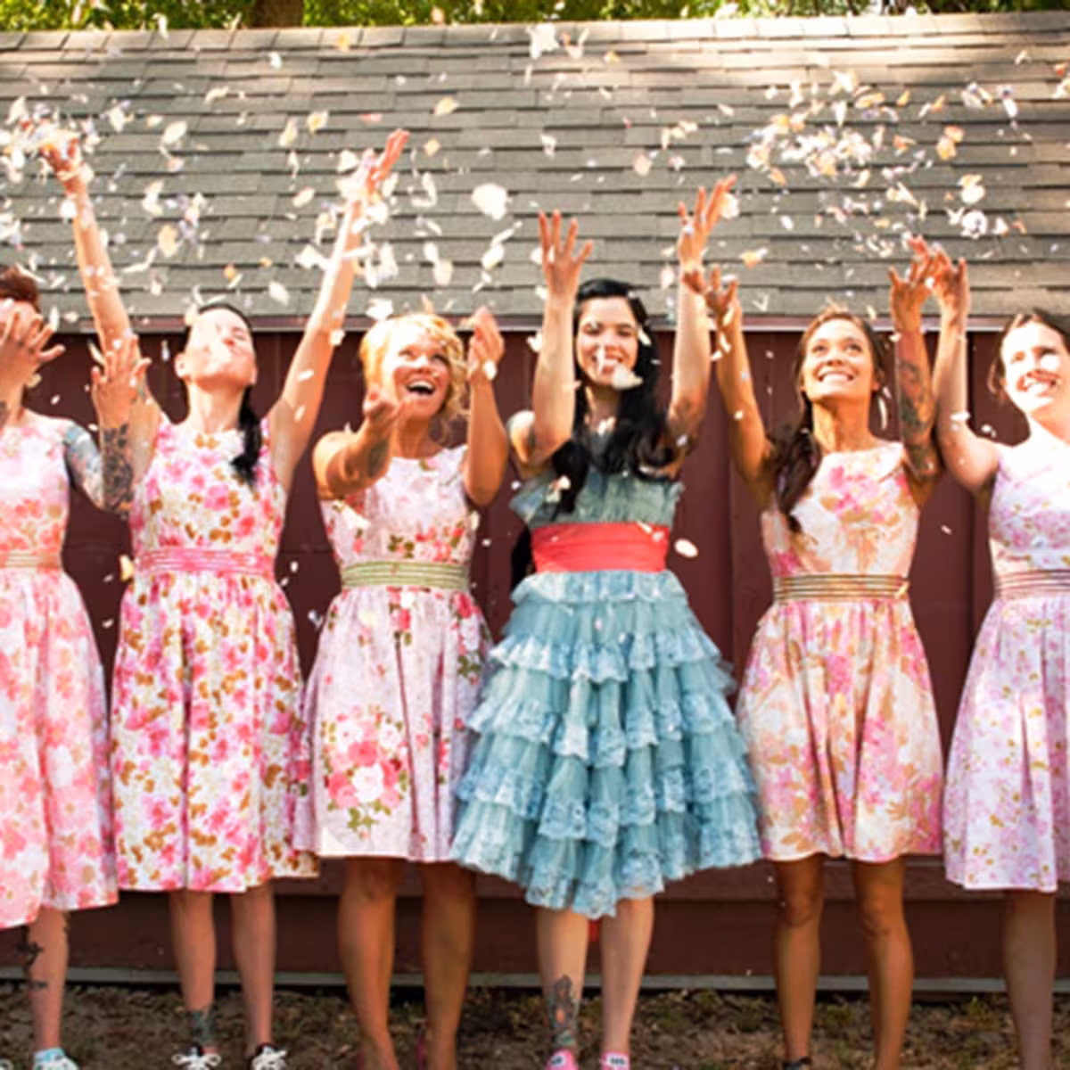 Τεχνητά λευκά πέταλα για διακόσμηση γάμου, επετείου ή πάρτι